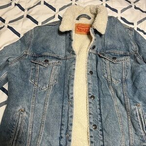 Levi’s Sherpa lined Blue trucker jacket Size L